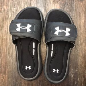 Kids Under Armour slides size 3